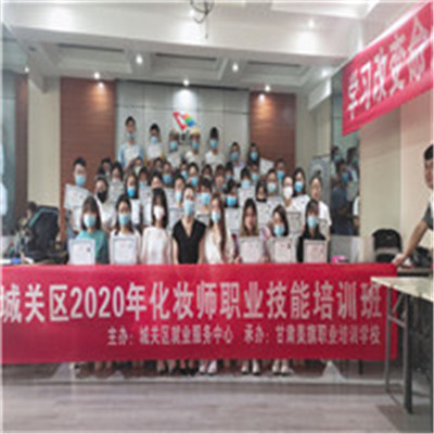 【为什么专业化妆师的工资那么高】美旗学校