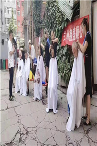 美发学生外出实践