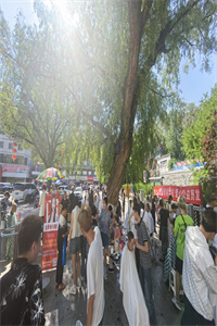 带领学员外出实践